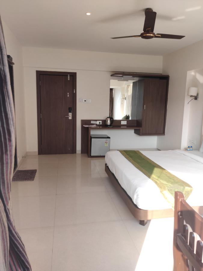 Staycation Holiday Navi Mumbai Bagian luar foto